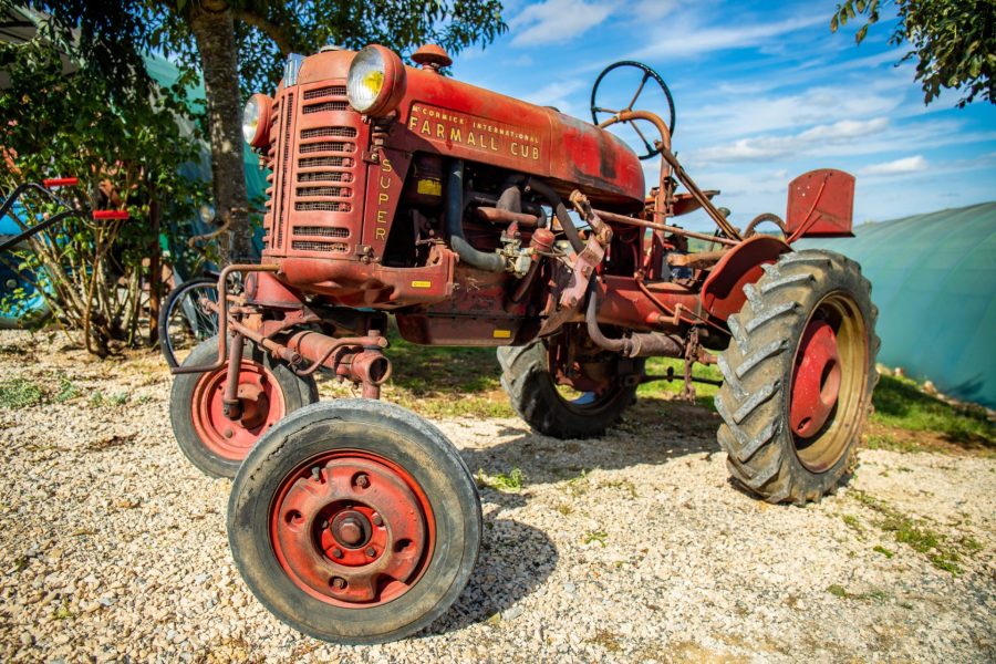 musee_agricole_et_automobiles_salviac_tracteur