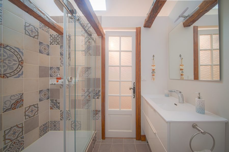 Périgord noir vallée Dordogne Les petits cousins du Québec salle de bain 2