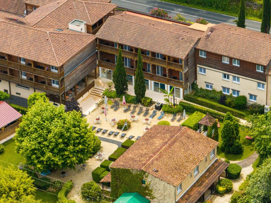 Périgord noir vallée Dordogne Auberge de la petite Reine vue aérienne