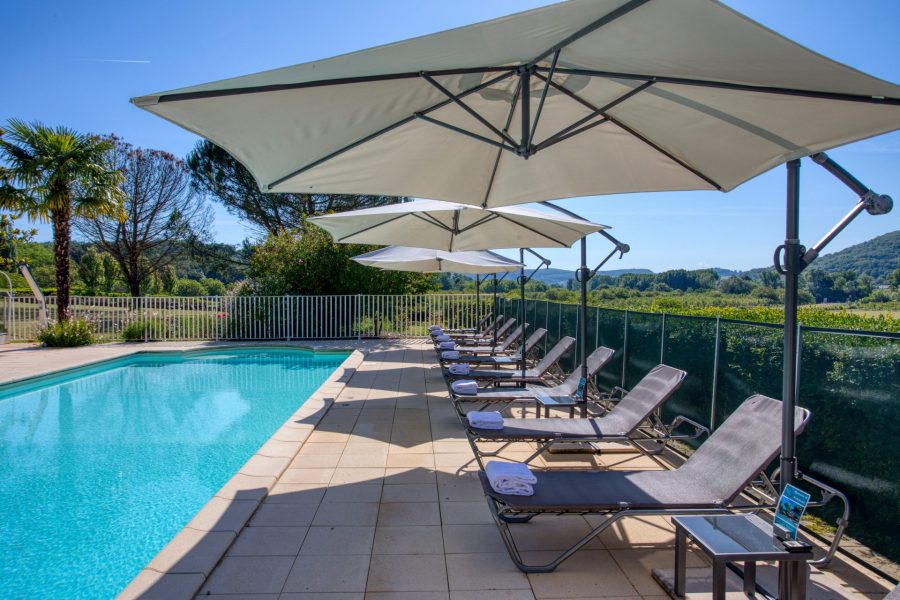 PERIGORD NOIR VALLEE DORDOGNE PISCINE MONRECOUR