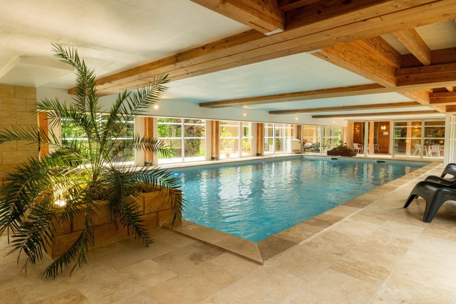 Périgord noir vallée Dordogne Auberge de la petite Reine piscine