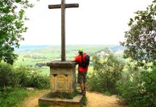 Point de vue sur la Dordogne , Croix de la mission  à Castelnaud