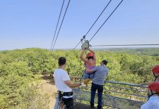 Été actif : Tyrolienne géante de la Tour de Moncalou et Escalade