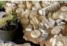 Venez déguster LE plus grand plateau de fromages de chèvre du monde